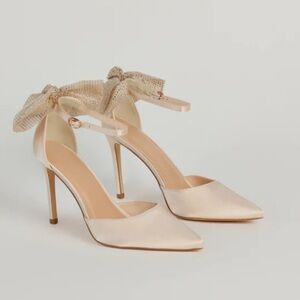 Windsor Chic Attitude Bow-Detail Stiletto Pumps